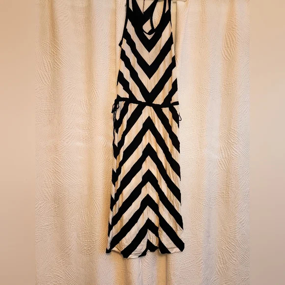 Dress - Picture 1 of 3